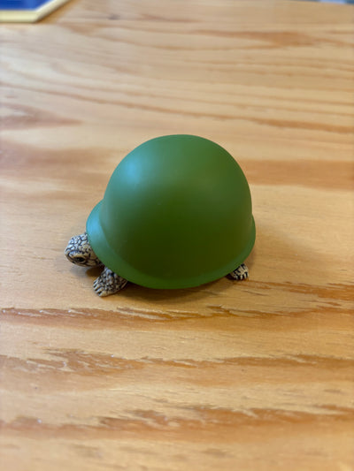 ガチャガチャ「ヘルメットカメ」