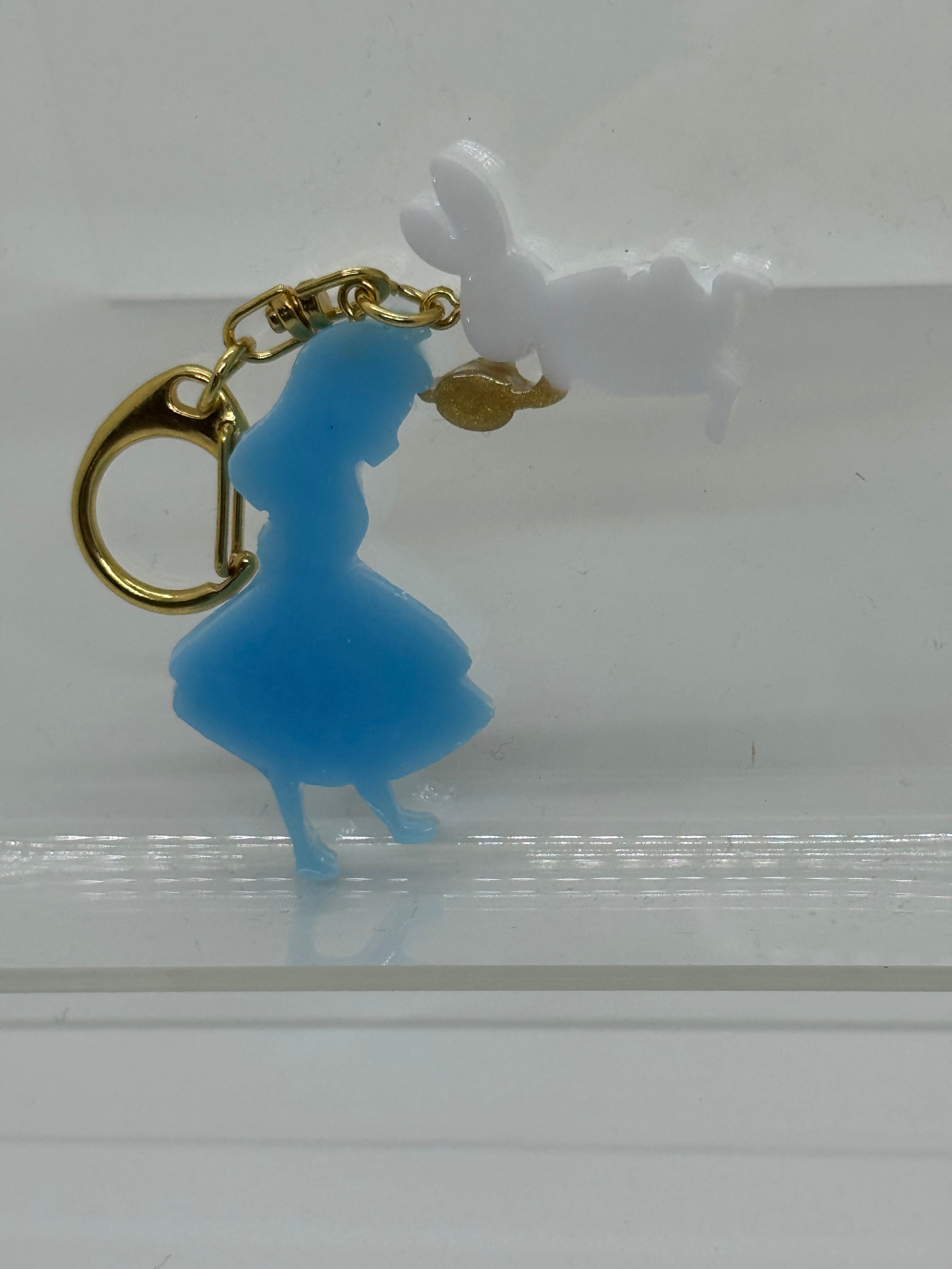 アリスと白うさぎのキーホルダー