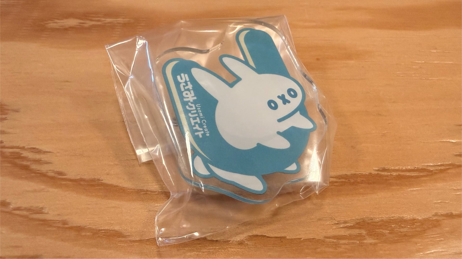 うさみクリエイト　アクリルバッジ